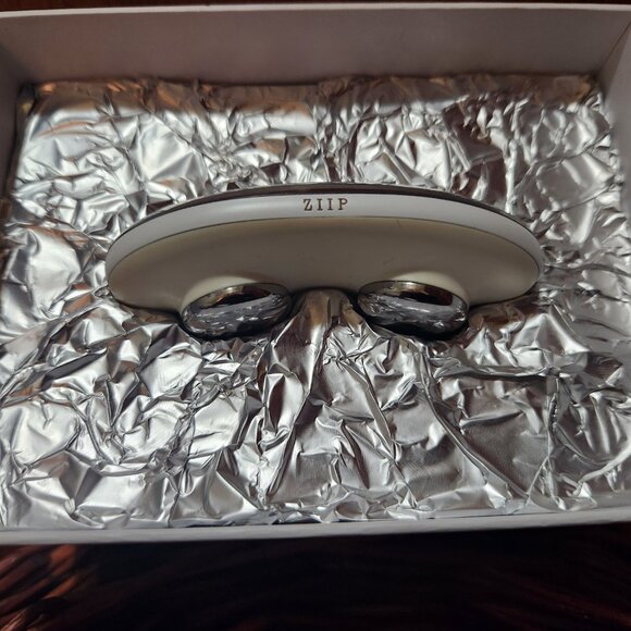 ZIIP Halo Microcurrent/Nanocurrent Advanced Facial Toning Device - Picture 6 of 8